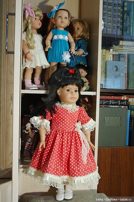 Маленькая гардеробная большой куклы (фото 9)