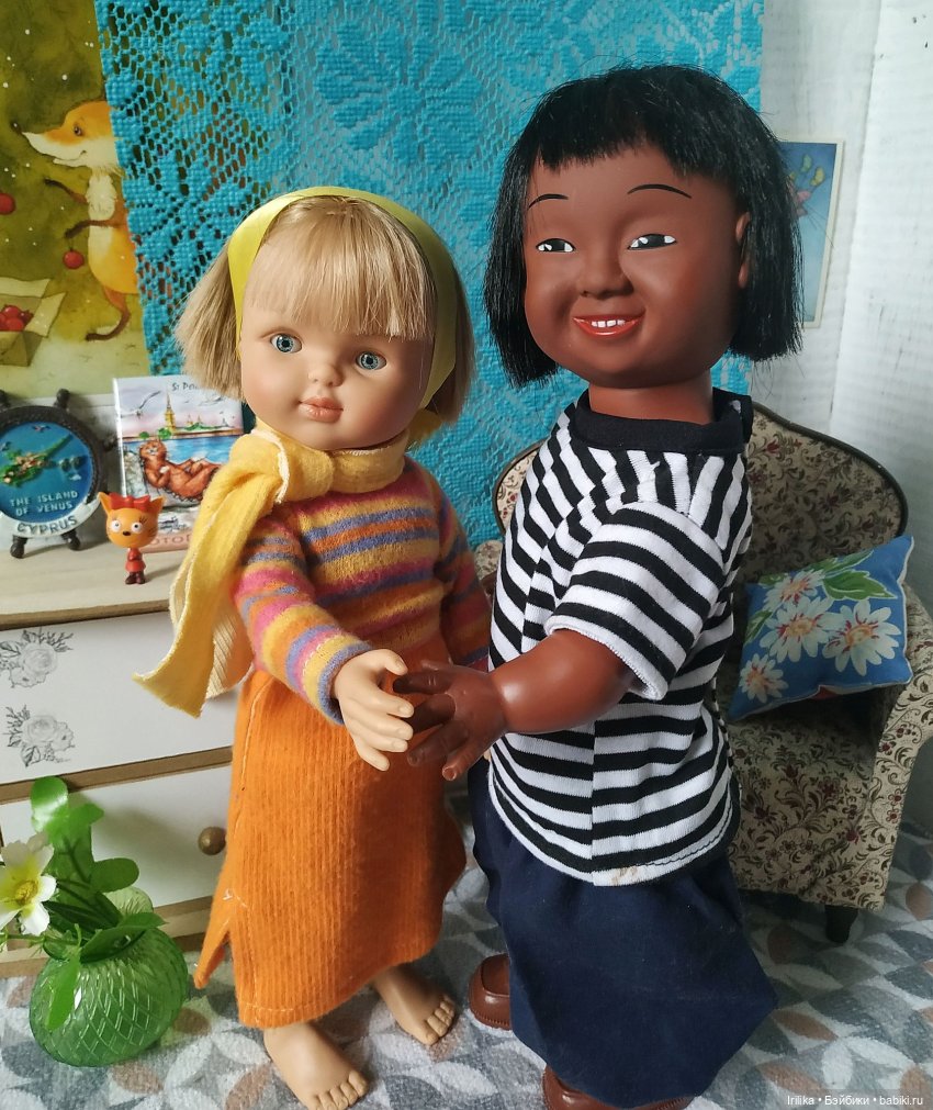 Две винтажные куклы и книга "Дикая собака Динго"