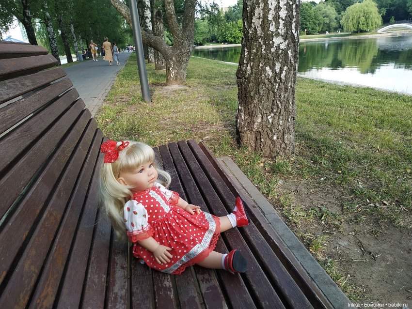 Мила на прогулке в Парке Дружбы