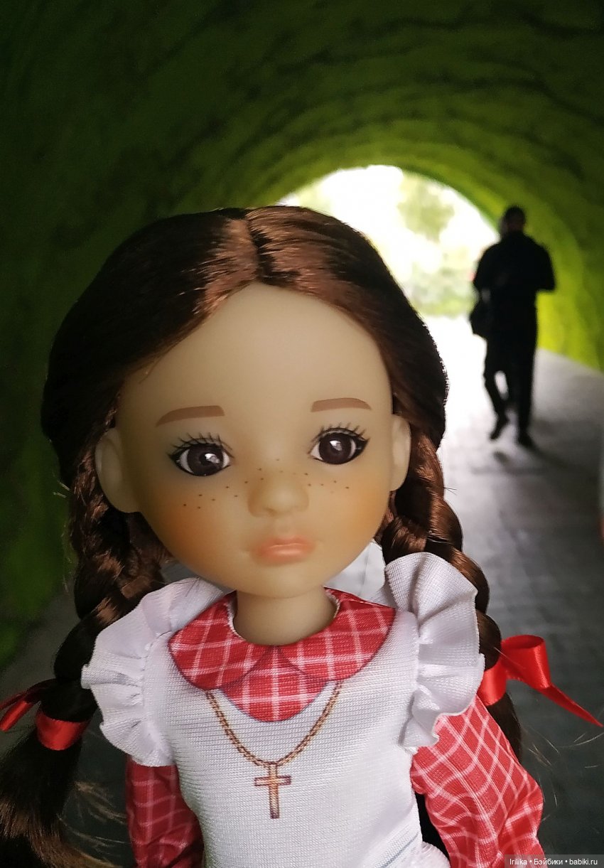 Жанетт гуляет среди цветов (фото 4)