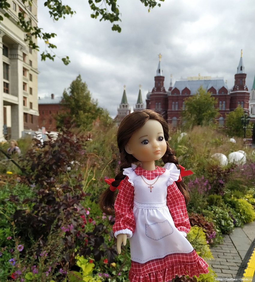 Жанетт гуляет среди цветов (фото 7)