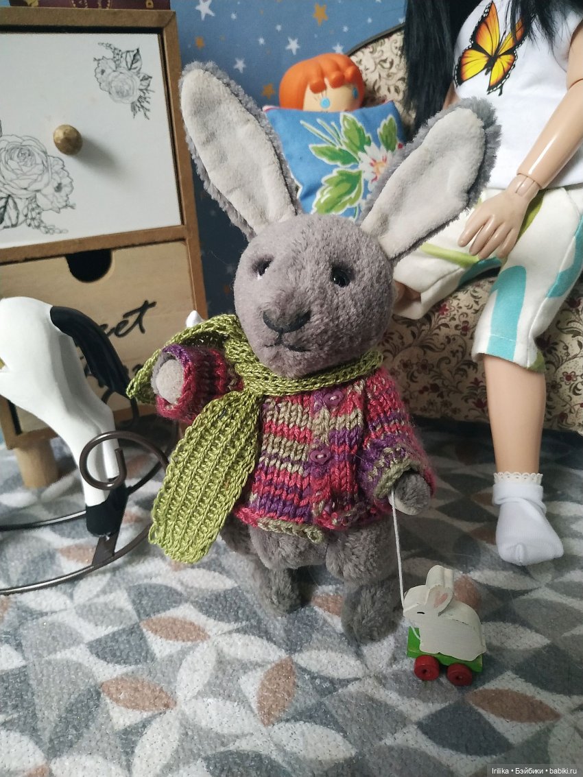 Гюль и ее новый друг - Зайка с выставки мишек на Тишинке | Бэйбики Гюль и ее новый друг - Зайка с выставки мишек на Тишинке