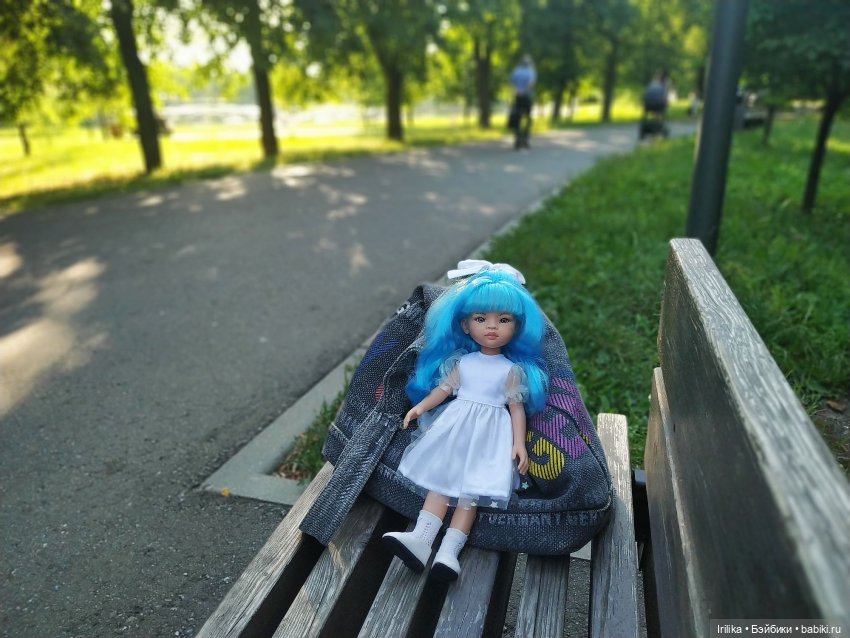 Мальва в парке Дружбы — Куклы Паола Рейна