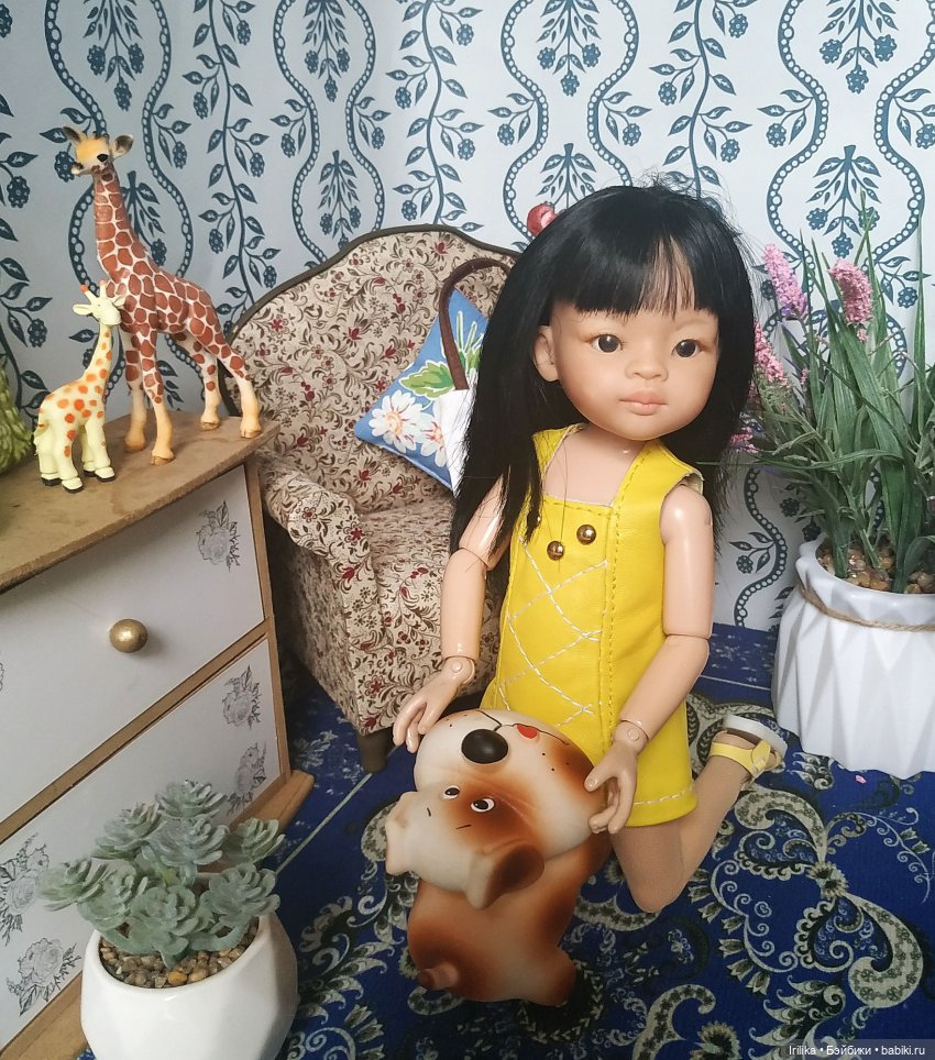 У Гюль новое платье! Ей завидую я! :))