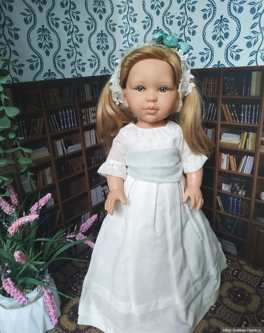 Домашняя библиотека у кукол