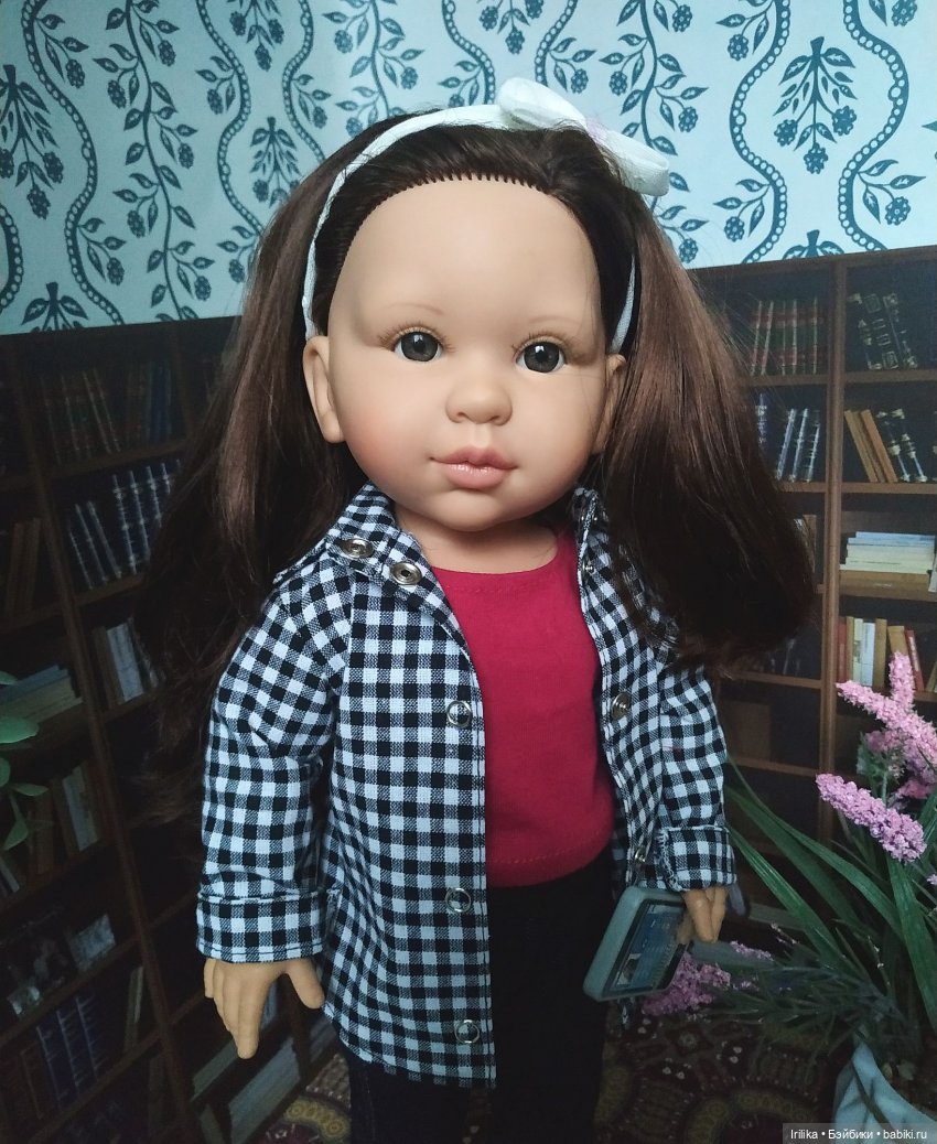 Домашняя библиотека у кукол