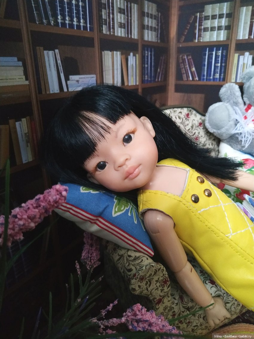 Домашняя библиотека у кукол
