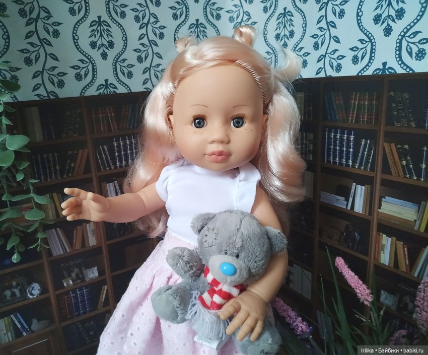 Домашняя библиотека у кукол