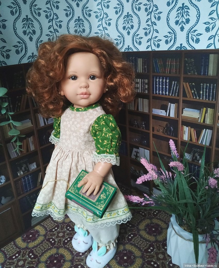 Домашняя библиотека у кукол