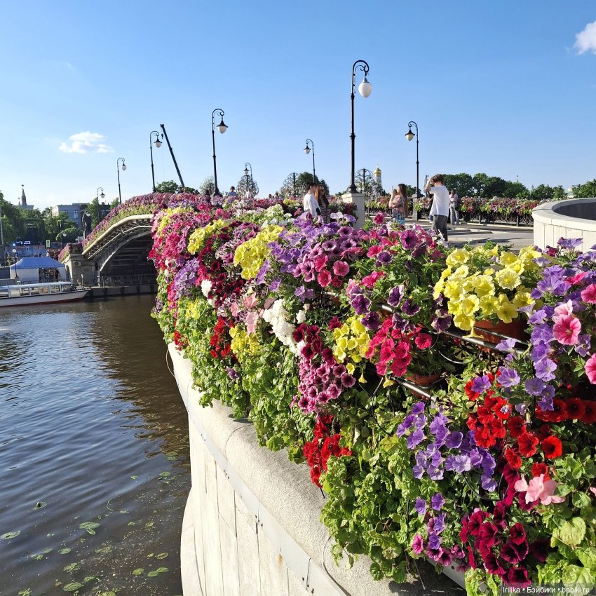 Юна гуляет по Москве — Куклы Paola Reina (Паола Рейна): новинки