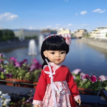 Юна гуляет по Москве