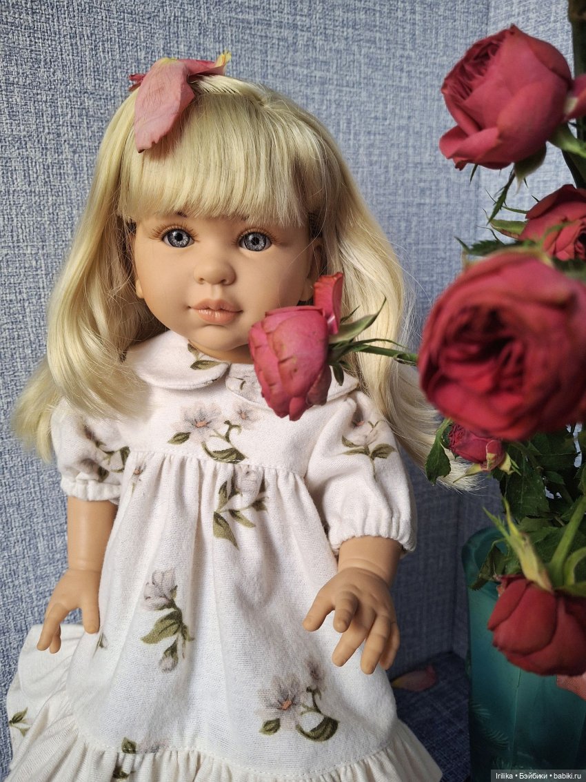 Катрин и Мила. Две разные куклы, а платье одно