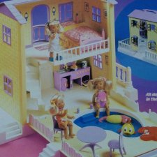 Домик-чемоданчик с мебелью и бассейном+ 3 куколки