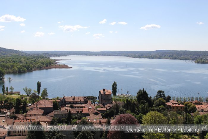 Вид из замка Борромео на озеро Lago Maggiore (Большое Озеро)