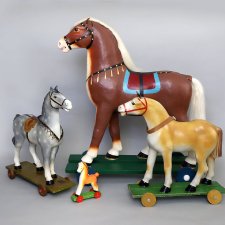 Выставка игрушечных лошадок!
