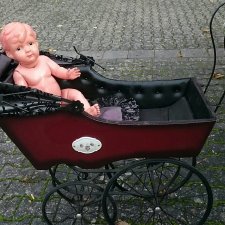 Деревянная винтажная коляска. Деревянная винтажная коляска.