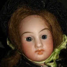 Ранняя, редкая  Mignonette от Gebrüder Kühnlenz с закрытым ртом.