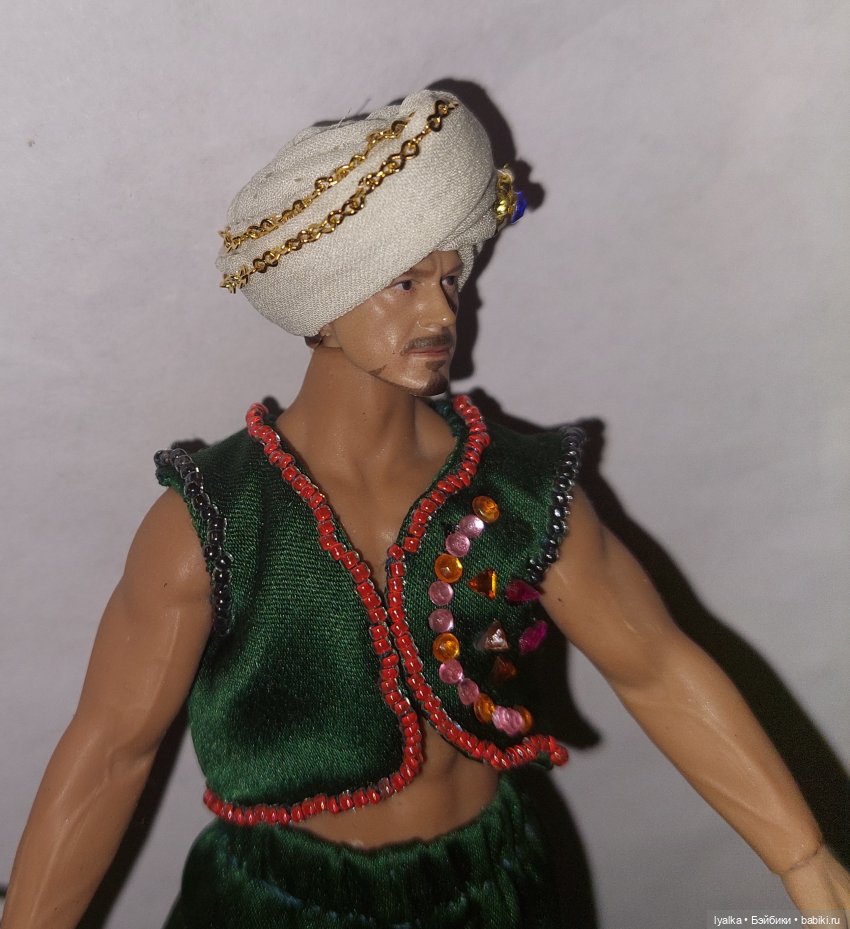 Чтобы намотать чалму ушло не менее часа.