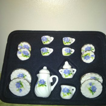 Фарфор в кукольные домики.