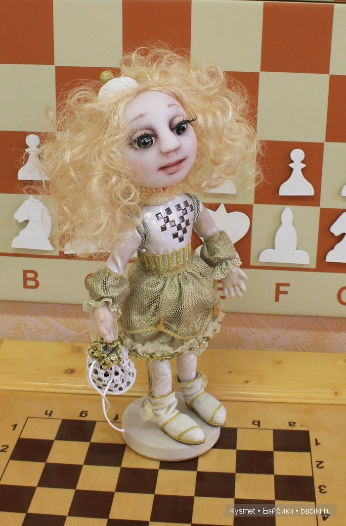 Авторская кукла Мечтательница - белая пешка (фото 2)