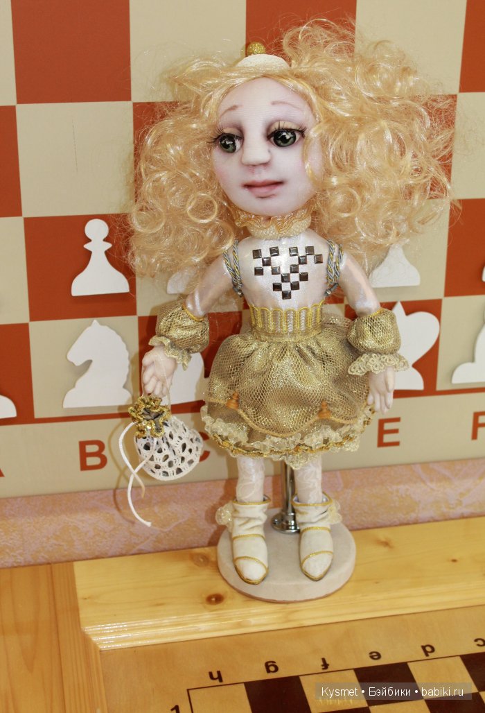 Авторская кукла Мечтательница - белая пешка