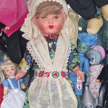 Куколки и статуэтки на Тишинке