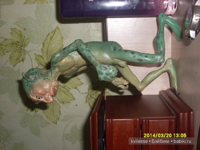 Вот сааамая моя первая авторская шарнирная кукла. Зеленый бесстыжий тролль. +18 (фото 6)