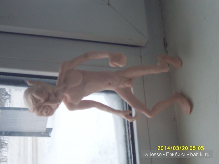 Вот сааамая моя первая авторская шарнирная кукла. Зеленый бесстыжий тролль. +18 (фото 4)