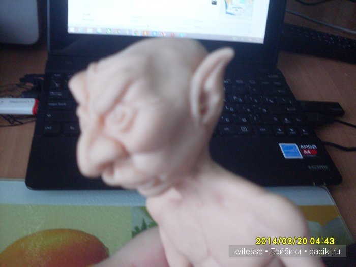 Вот сааамая моя первая авторская шарнирная кукла. Зеленый бесстыжий тролль. +18 (фото 2)