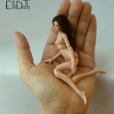 Ким. Миниатюрная шарнирная кукла из фарфора, формат 1/12.