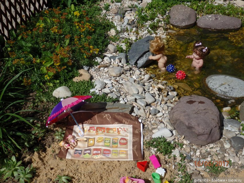 Толстушечки Беренджер идут на пляж (фото 6)