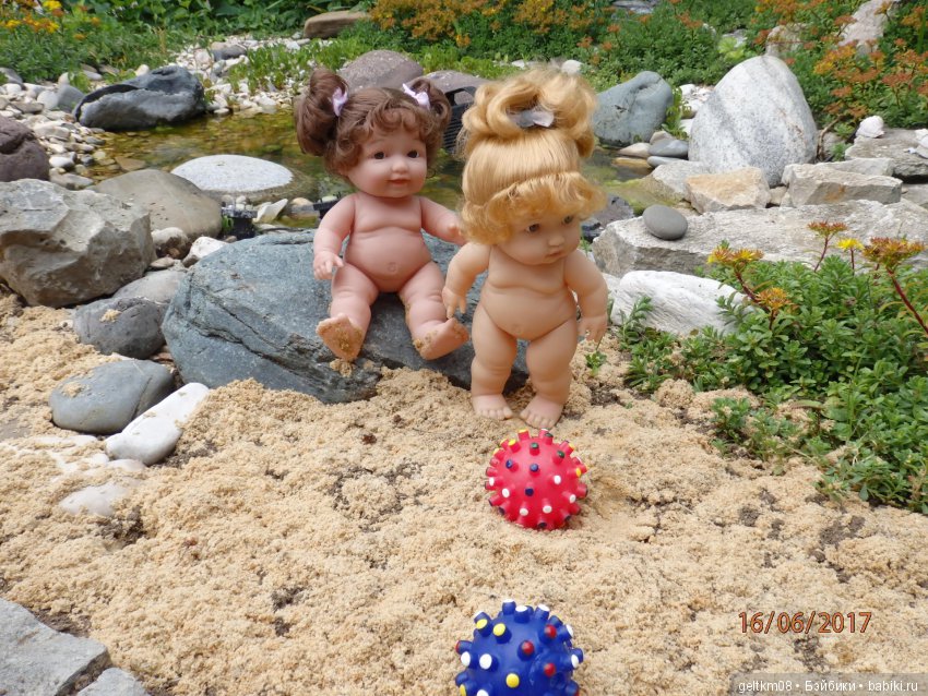 Толстушечки Беренджер идут на пляж