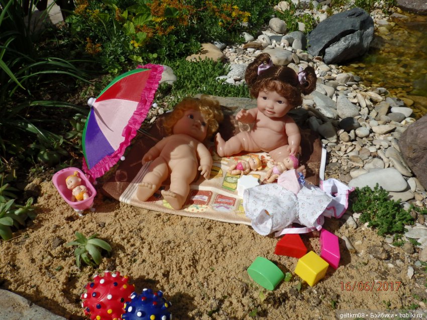 Толстушечки Беренджер идут на пляж