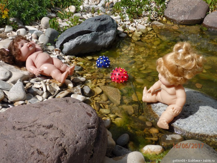 Толстушечки Беренджер идут на пляж (фото 8)