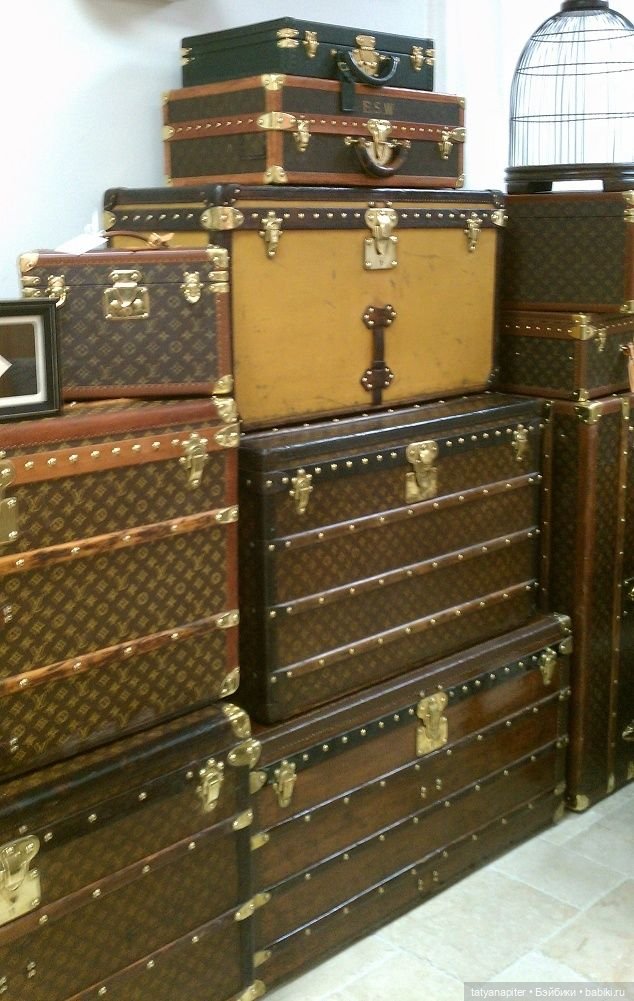Сундуки и чемоданы для антикварных любимиц