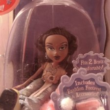 Кресло с куклой Bratz Кресло с куклой Bratz