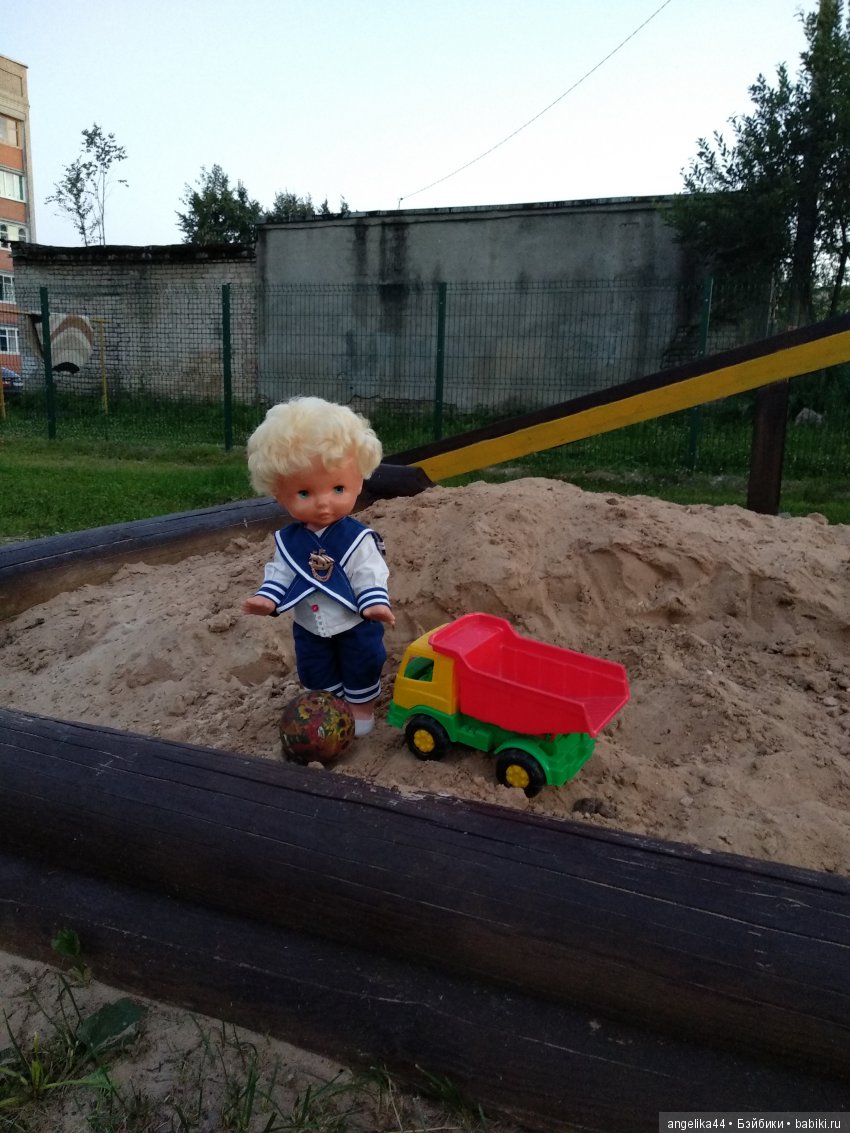 Мальчик с девочкой дружил