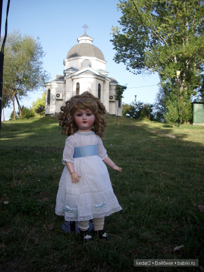 Пола у озерной церкви