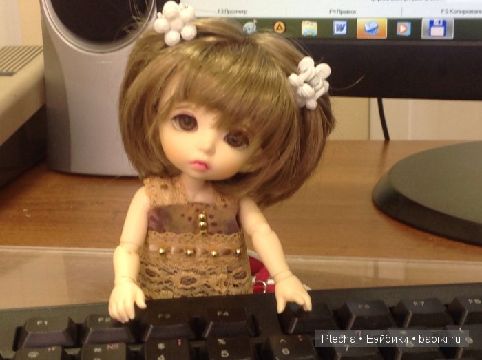 За клавиатурой