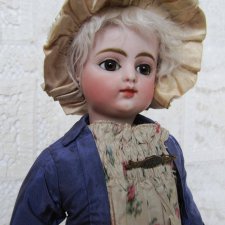 Интересная маленькая  Block Letter FG Bebe Bru-type Body