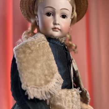 О том, как помыть антикварную куклу без последствий