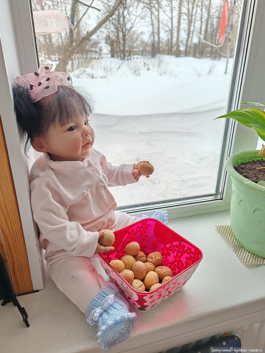 У окна — Куклы Реборн (Reborn): домашние фото