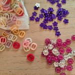 Прыжка для кукол,стразы цветочки