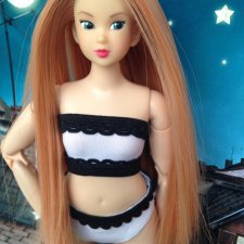 Юка. Момоко на йоге пышке