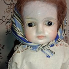 Антикварная кукла папье маше в одежде