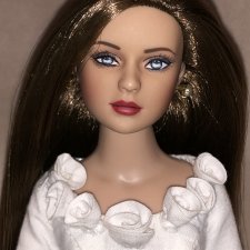 Tonner doll Simone Rouge