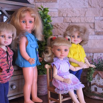 Два чемодана кукол