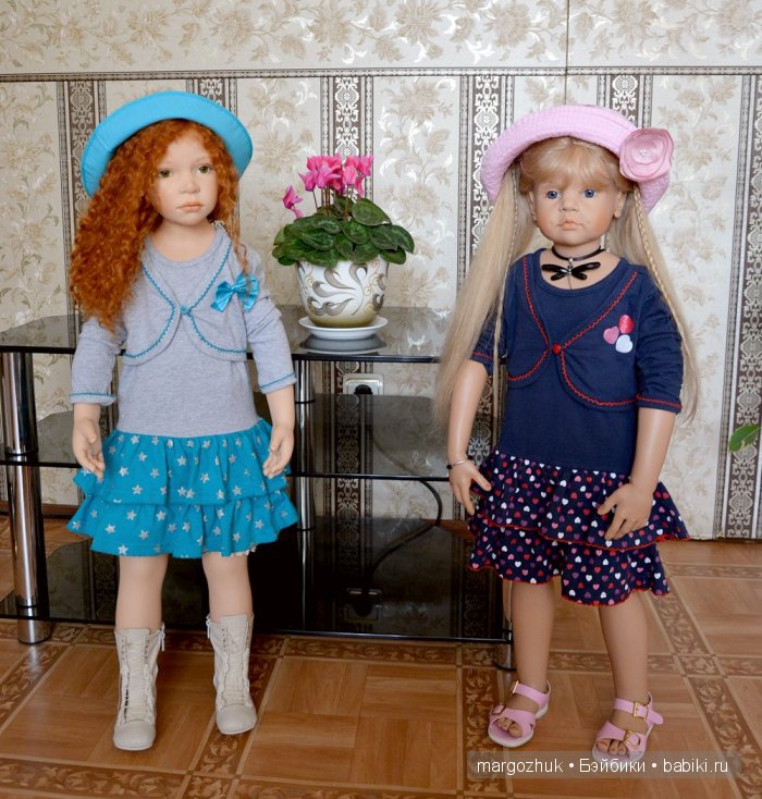 Поселились у меня две подружки