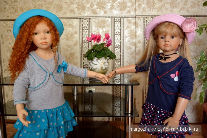 Поселились у меня две подружки