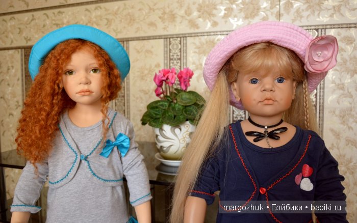 Поселились у меня две подружки